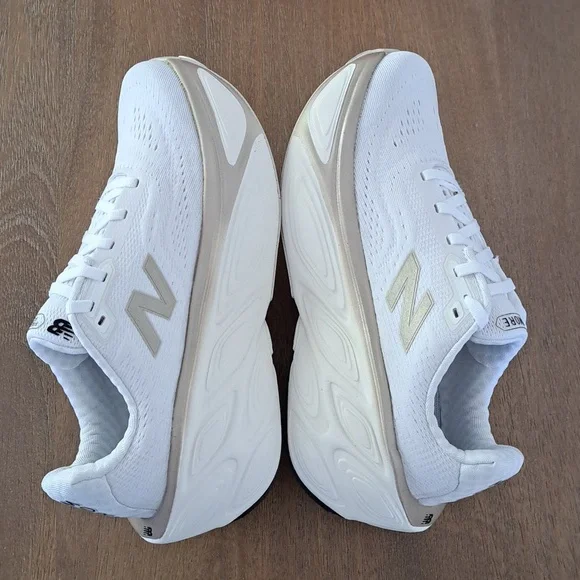 New Balance Fresh Foam x More V5 Sneaker - Color: White - Size: Women 6.5 - Picture 6 of 9